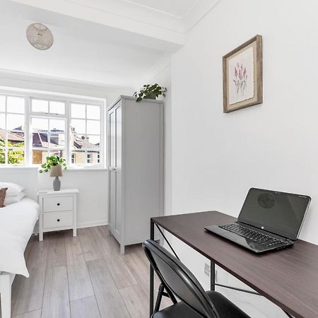 Modern Two Bedroom Apartment With Free Parking! Londres Exterior foto