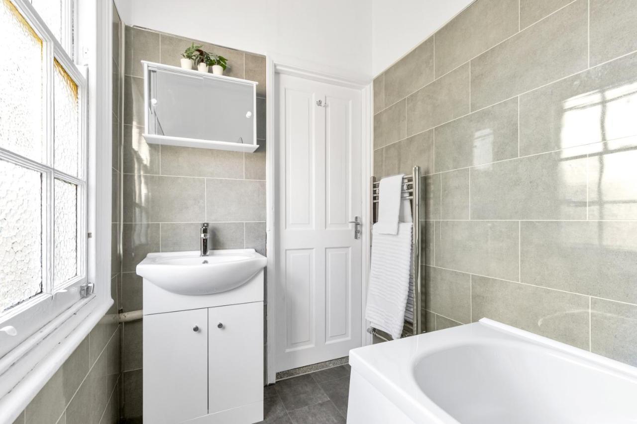 Modern Two Bedroom Apartment With Free Parking! Londres Exterior foto