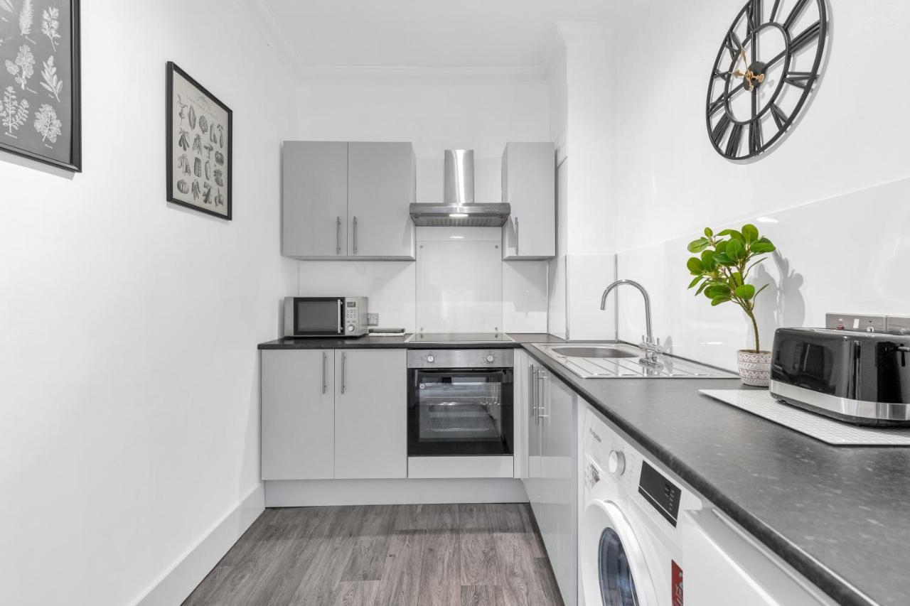 Modern Two Bedroom Apartment With Free Parking! Londres Exterior foto