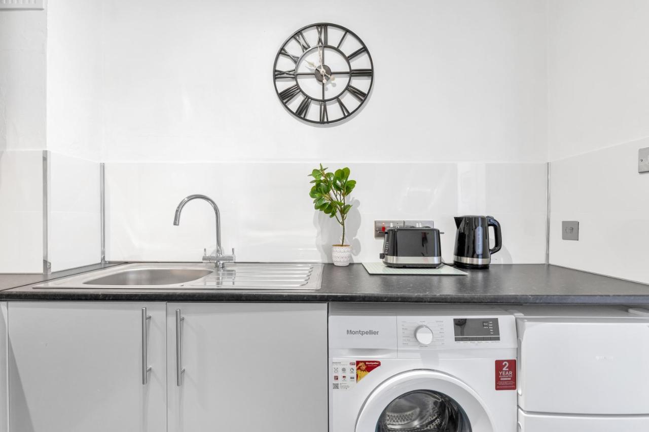 Modern Two Bedroom Apartment With Free Parking! Londres Exterior foto