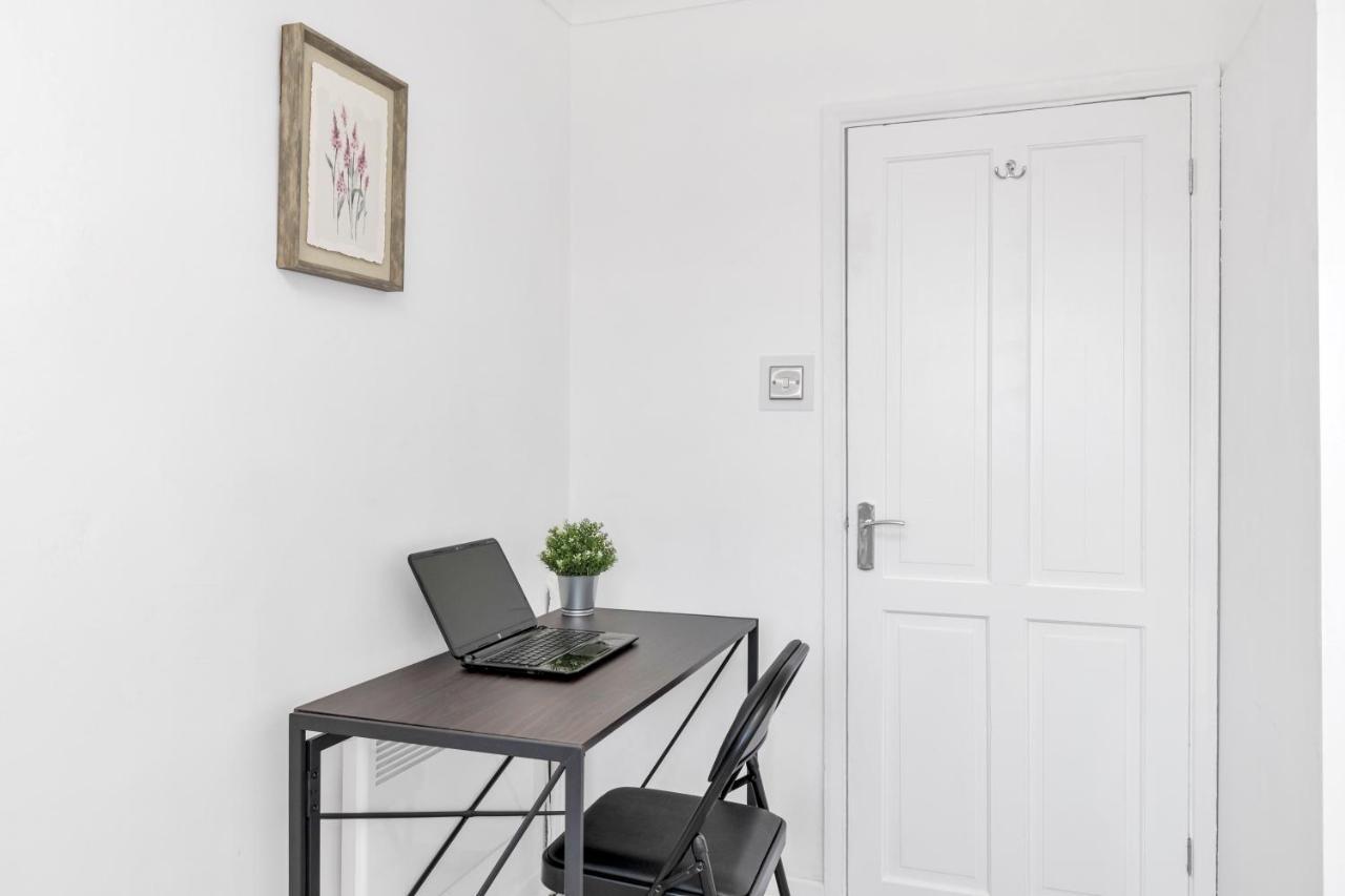 Modern Two Bedroom Apartment With Free Parking! Londres Exterior foto